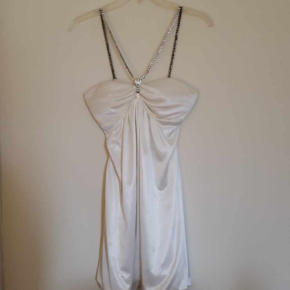 Beautiful dress, a few unnoticeable stains.